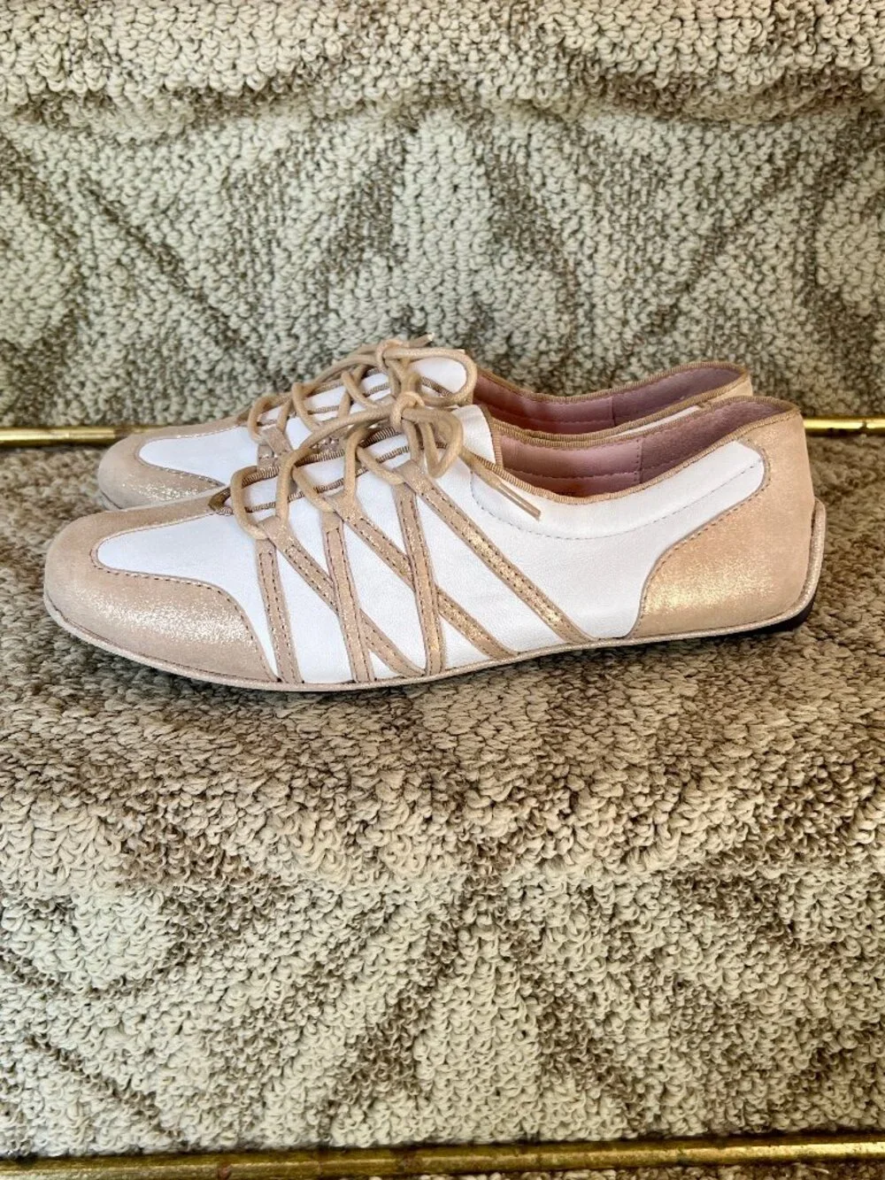 NWOB Taryn Rose White & Gold Leather Ballet Style Sneakers Tennis Shoes Sz 7.5